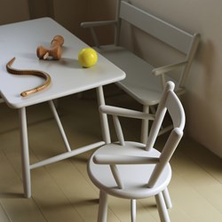 E1545 - Set met tafel, 2 stoelen en bank